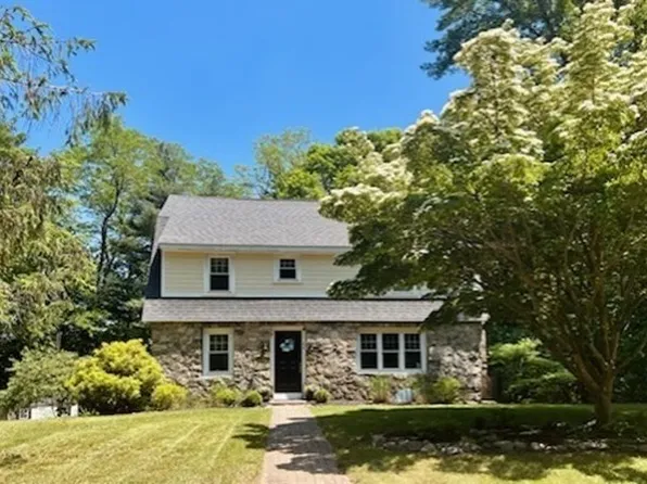 68 Ruggles St, Westborough, MA 01581