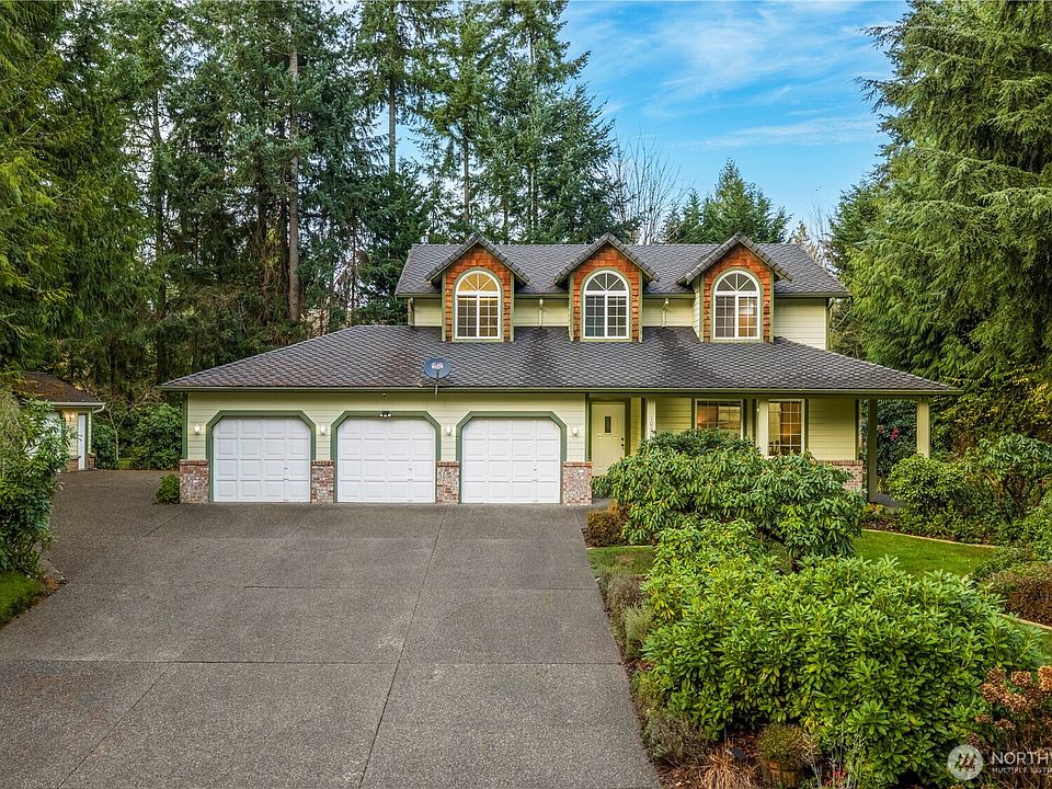 1st image of 1000 NE Mount Ellinor Court