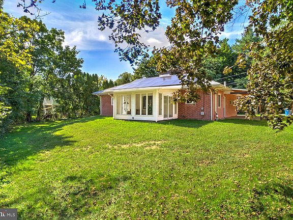 3rd image of 8077 Fox Mill Rd
