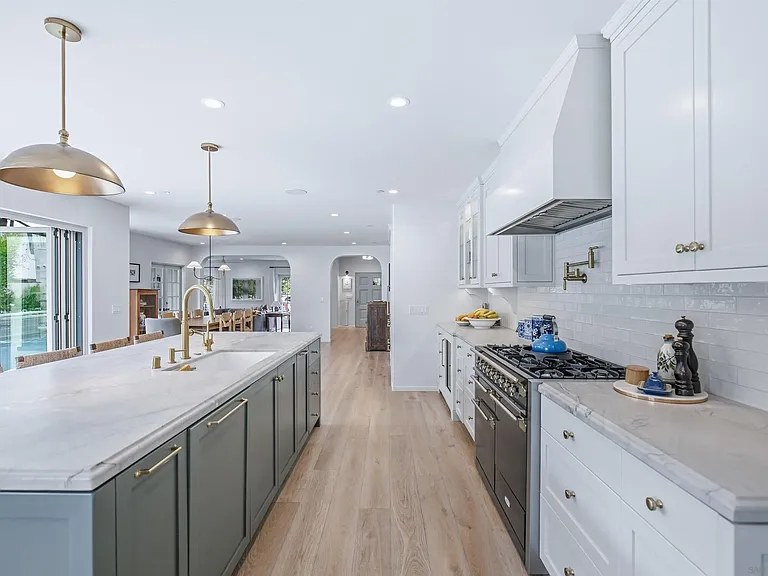 1027 F Ave — Photo 13
