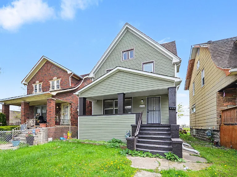 242 Ferris St — Photo 3
