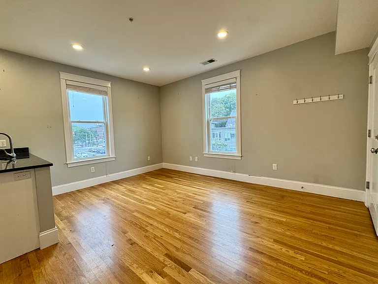 405 S Huntington Ave #2R — Photo 21