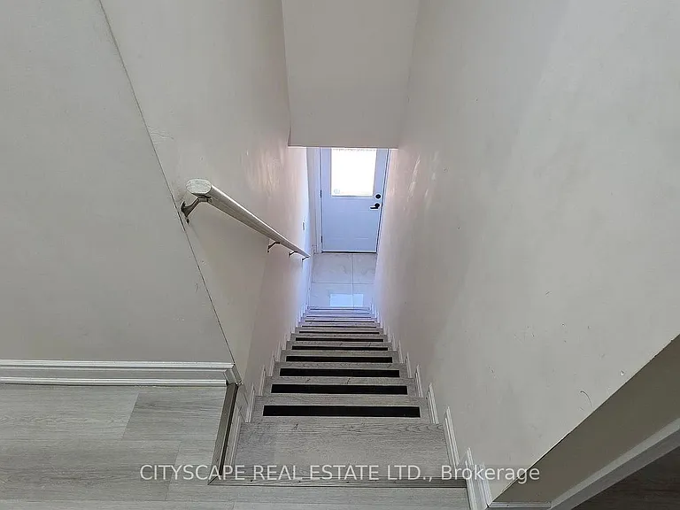 69 Vine St W #2 — Photo 8