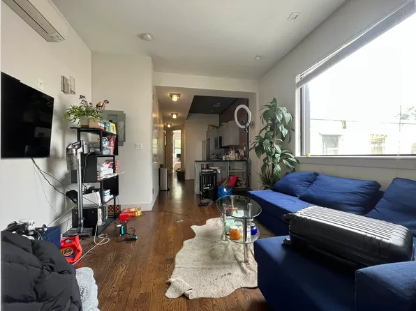 376 Graham Avenue image 1 of 14