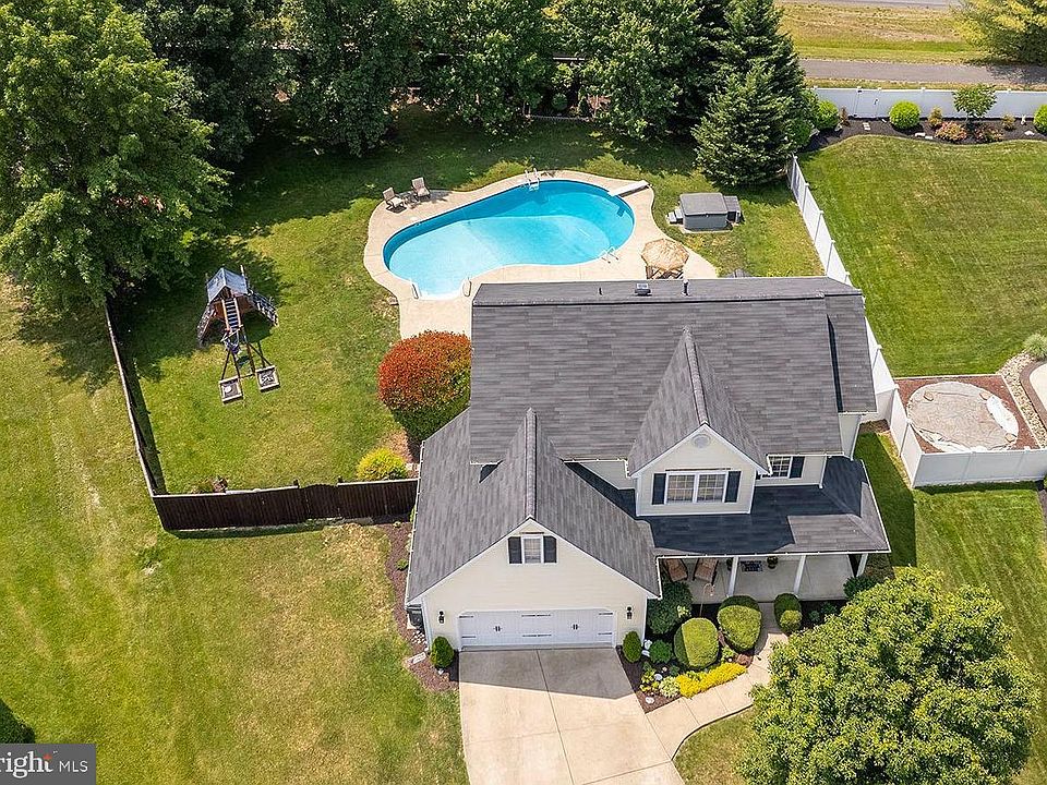 1st image of 124 Brenton Ct