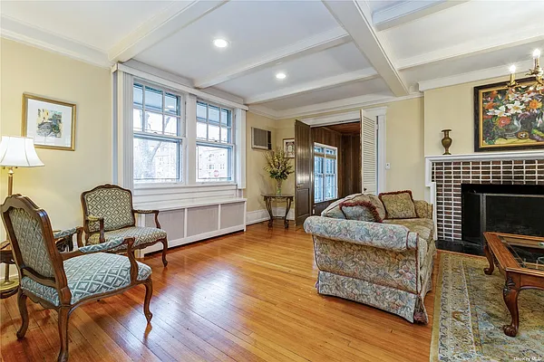 Sold by Prime Realty | media 9