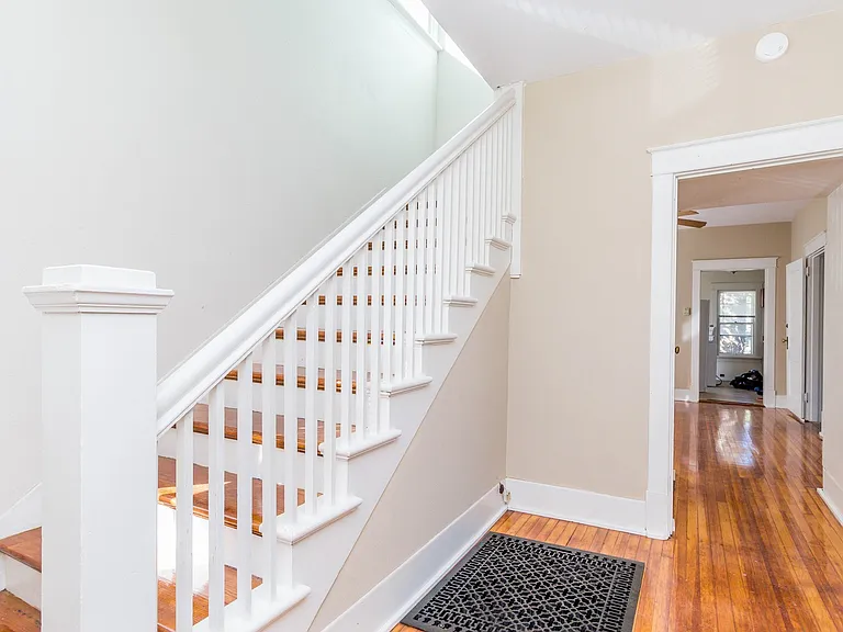 1405 Windsor St — Photo 8