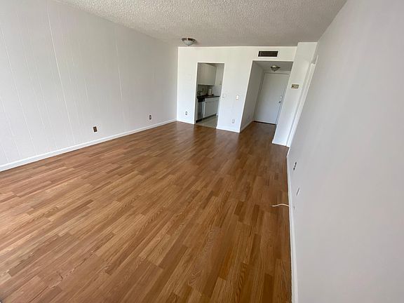 4th image of 2020 NE 135th St APT 202