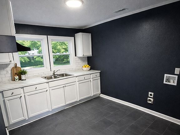 4th image of 3368 Powell Ave