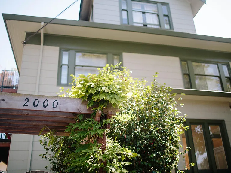 2000 Parker St — Photo 1
