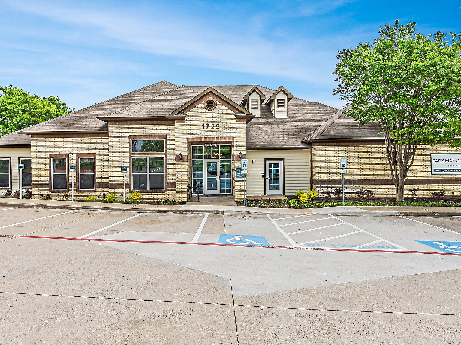 Park Manor Senior Apartments — Photo 1