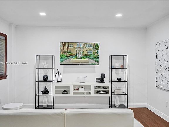 3rd image of 536 14th St APT 110