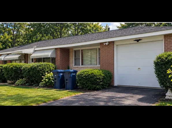 20821 N Dogwood St, Deerfield, IL 60015