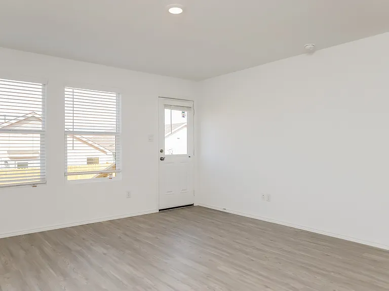 2907 Millikan Dr — Photo 5