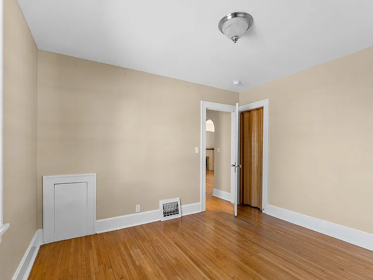 523 E Delmar St — Photo 11