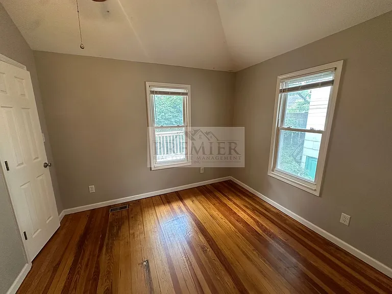 4621 Terrace St — Photo 11