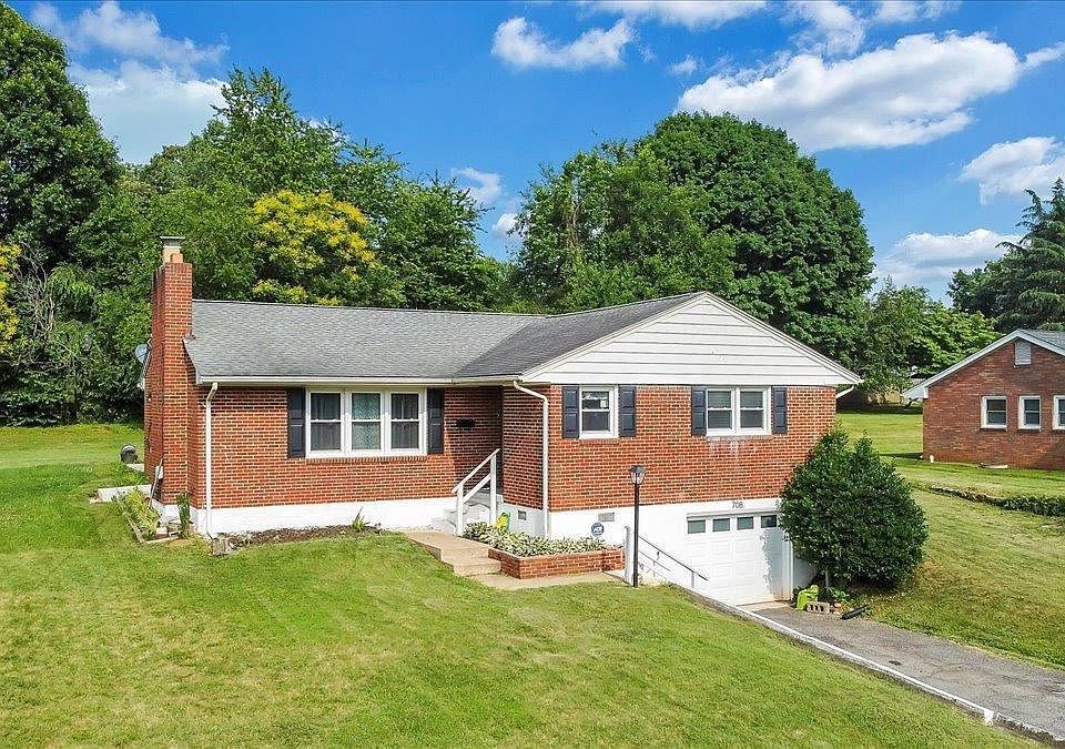 1st image of 708 Hayes Dr