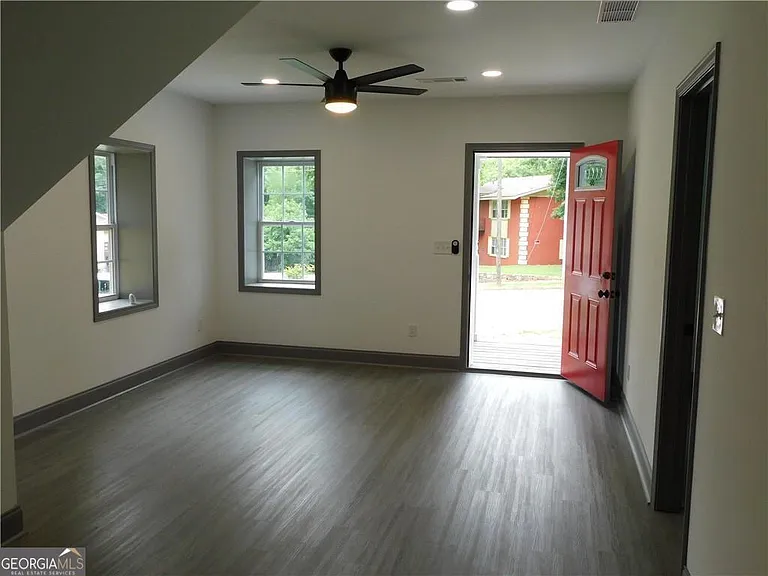 221 Stafford St NW — Photo 3
