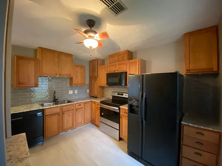 1607 Salisbury Pl — Photo 8