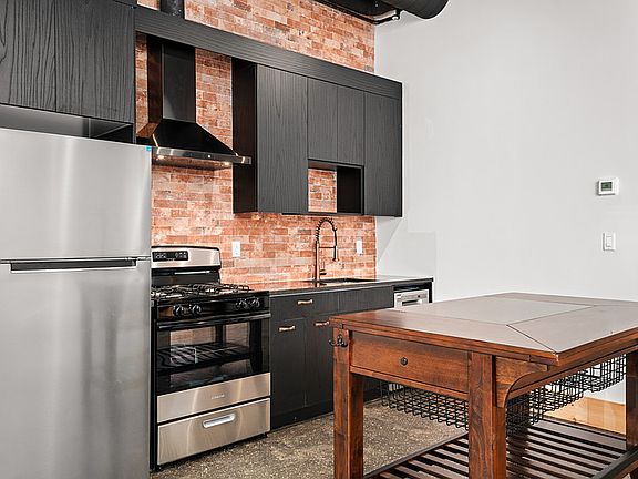 5th image of 255 18th St APT 209
