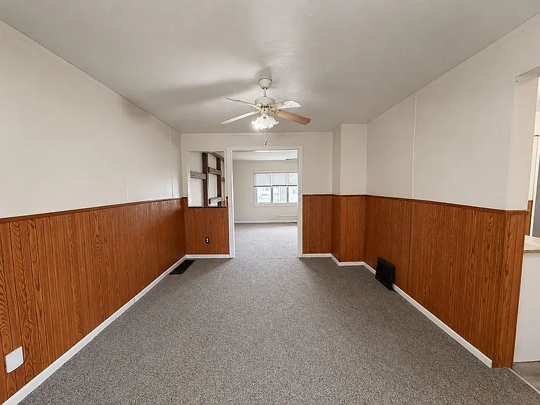 1455 Oak St — Photo 3