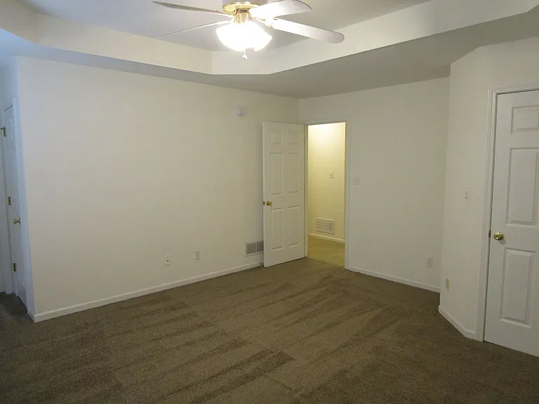 2409-2411 Northampton Dr. — Photo 16