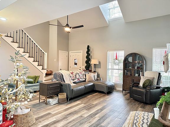 3rd image of 1104 Karen Ln