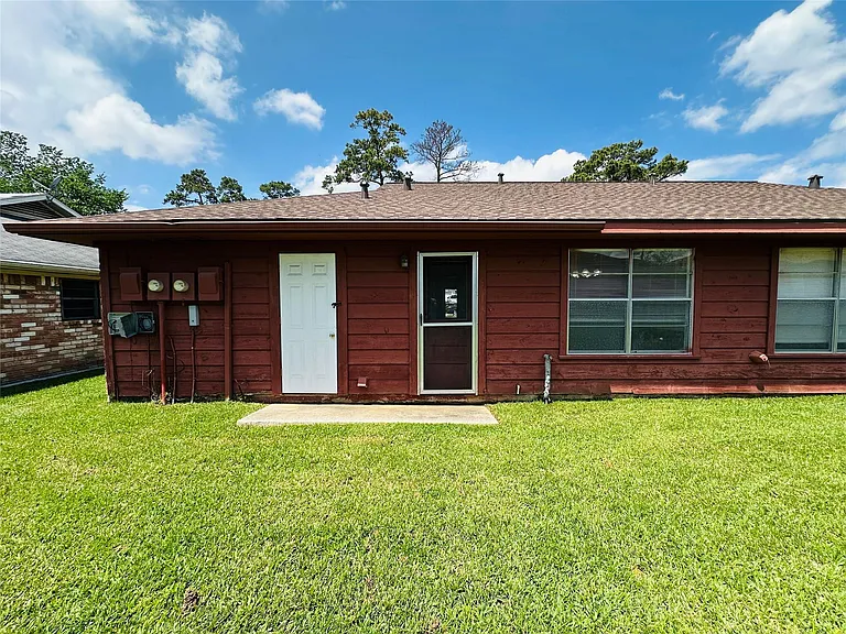 1011 McCall Ave — Photo 14