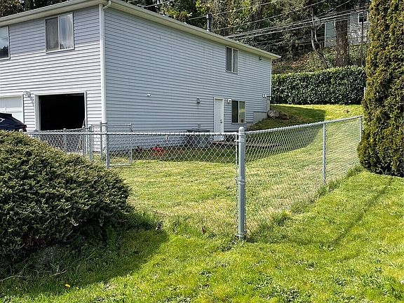 4th image of 652 ADELE Avenue