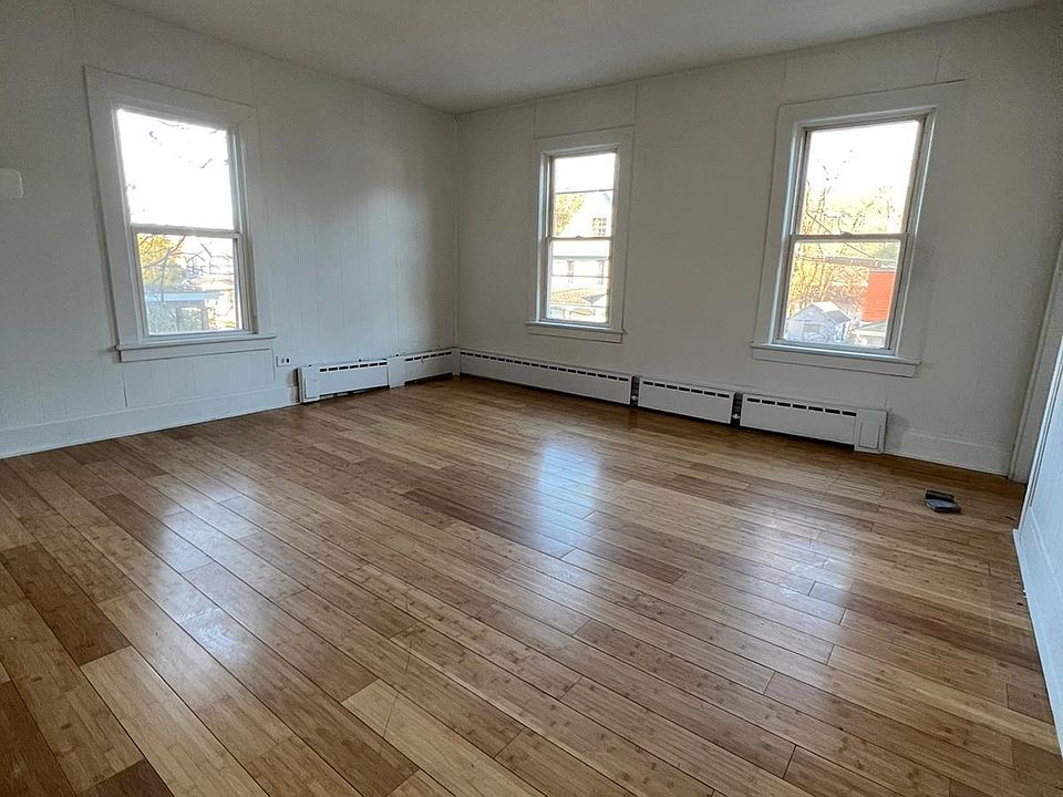 2nd image of 209 Lincoln Ave #3