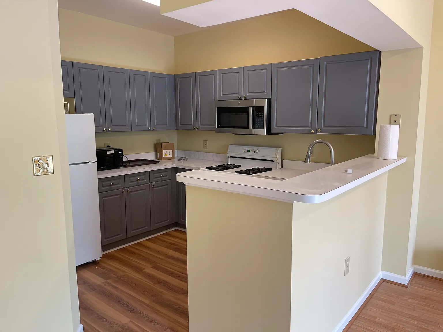 2 bed, 1140 sqft, $2,200 — Photo 1