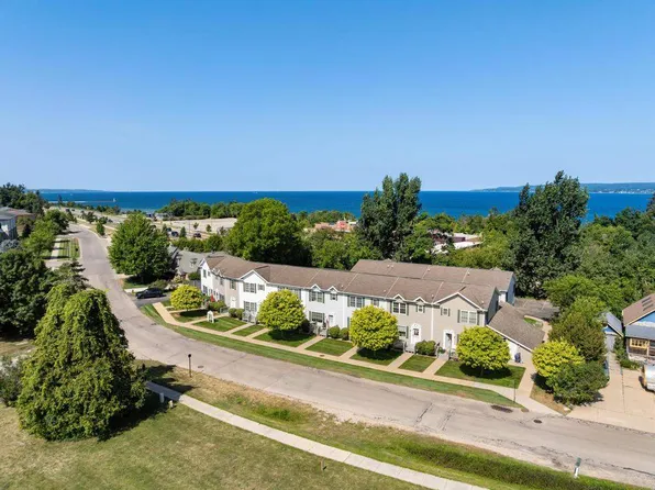 827 Arlington Ave APT 10, Petoskey, MI 49770