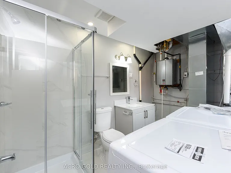 19 Hoskins Sq — Photo 38