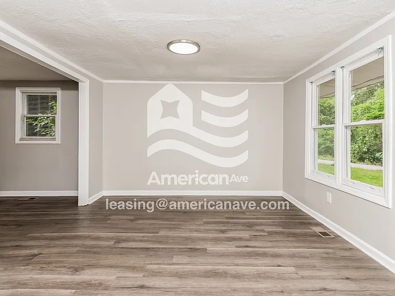 2116165_002_living_room_3.jpg