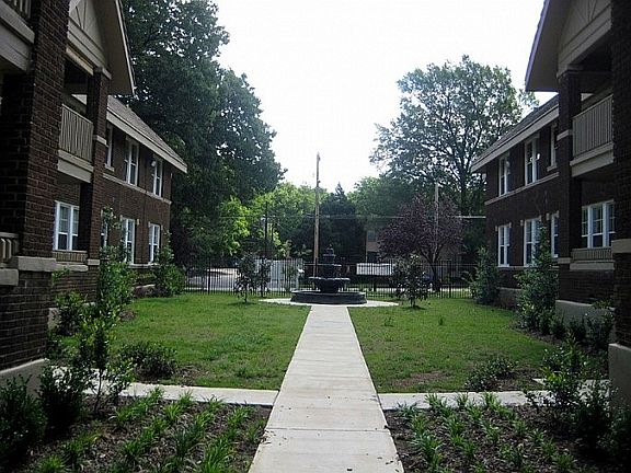 2nd image of 137 N Belvedere Blvd #2