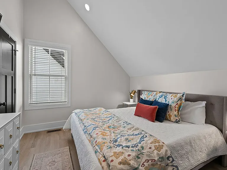 920 Lawrence Ave #B — Photo 5