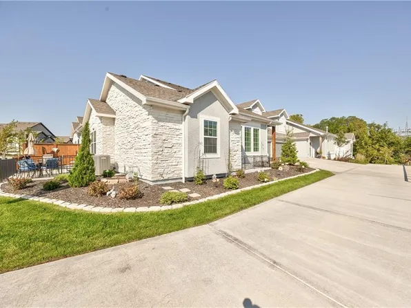 6479 Barth Rd, Shawnee, KS 66226