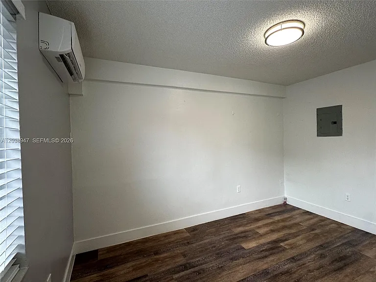 529 SW 4th St #104 — Photo 9