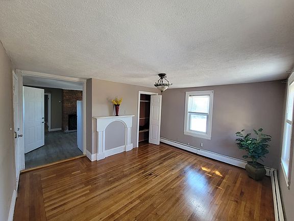 2nd image of 14 Blundell St #2