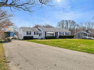 10 Brayton Rd, Tiverton, RI 02878