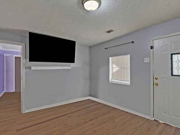 3rd image of 219 Crescent Dr