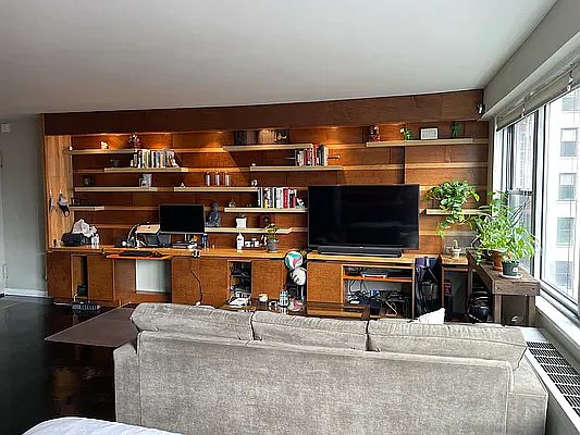 2nd image of 10 W 15th St APT 1002