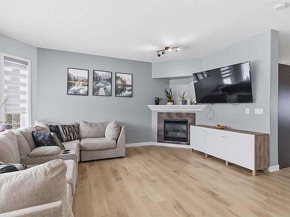 4th image of 253 E Grosbeak Way