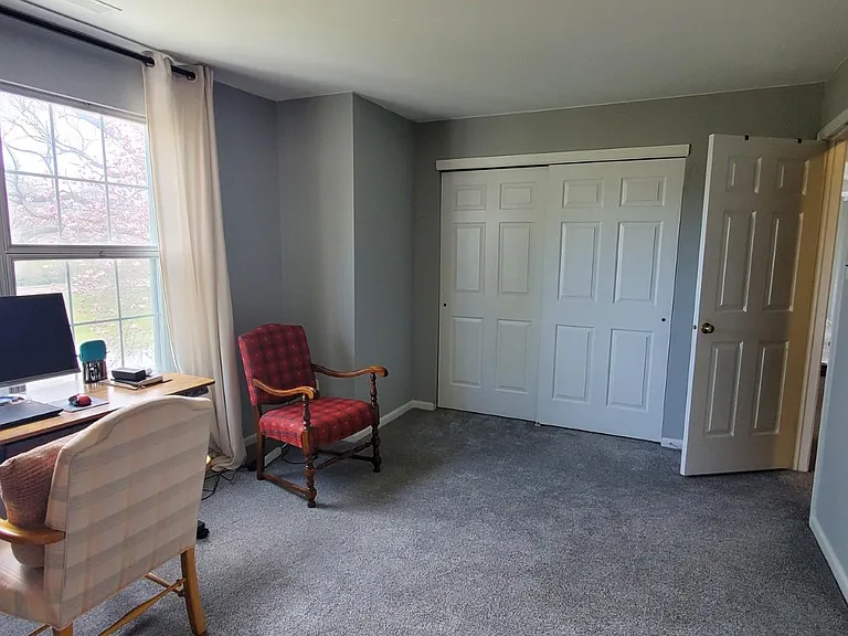 665 Rose Hollow Dr #B — Photo 11