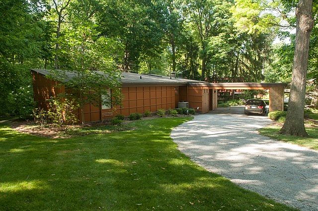 1st image of 346 Hollowood Dr