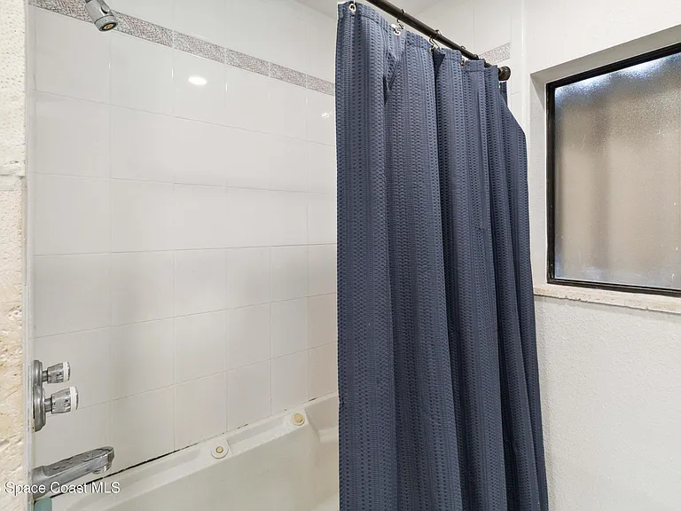 1201 S Shannon Ave — Photo 30
