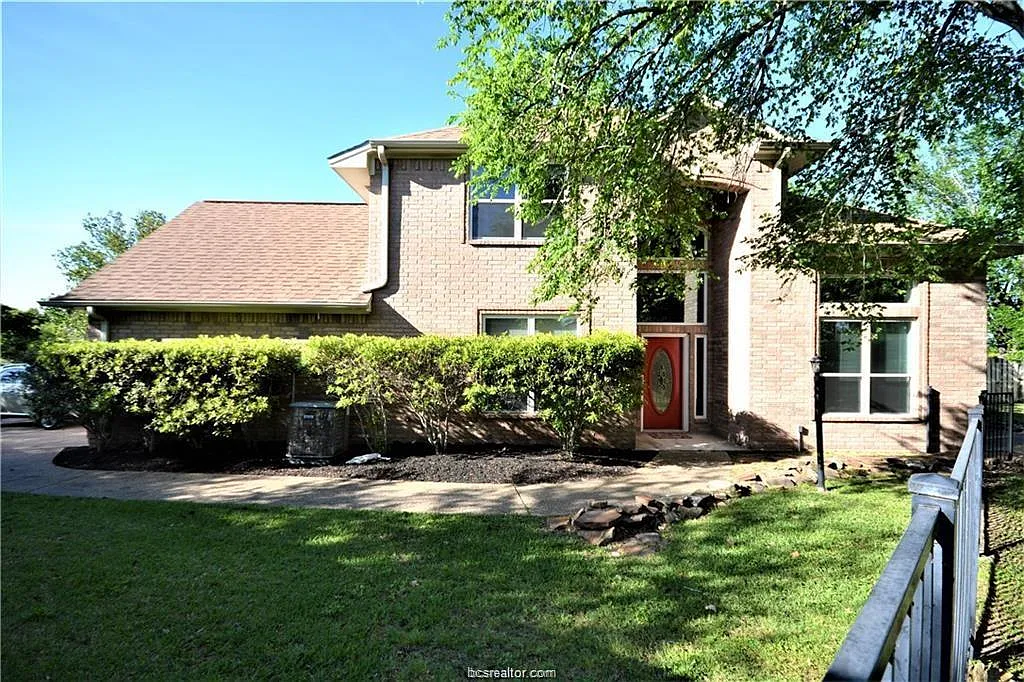 3 bed, 2.5 bath, 1841 sqft, $1,975 — Photo 1