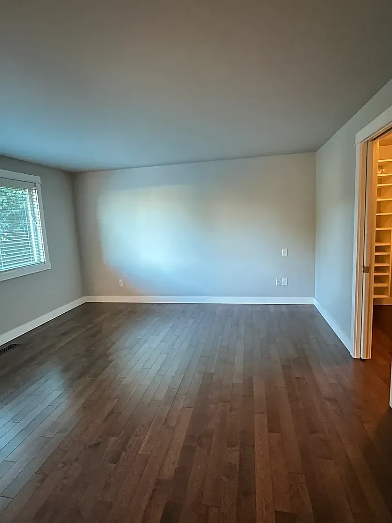 Beautifully Updated Single-Level Home in East of Market Kirkland — Photo 4