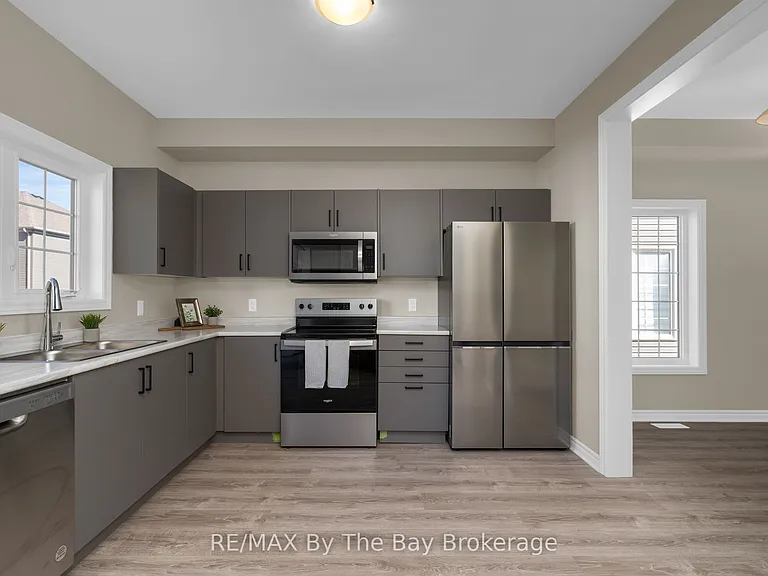 214 Cubitt St — Photo 10