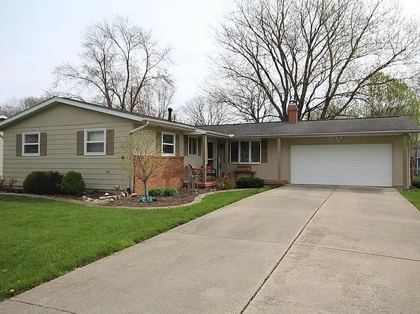 810 Baker Dr, Mt Zion, IL 62549